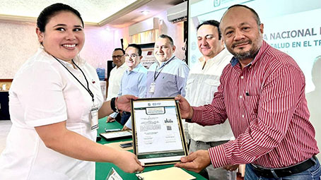 reconocidos-con-el-distintivo-elssa-que-otorga-el-imss-yucatan-por-keken-3