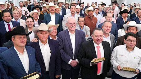 keken-recibe-reconocimiento-en-el-dia-nacional-de-la-ganaderia-por-keken-01